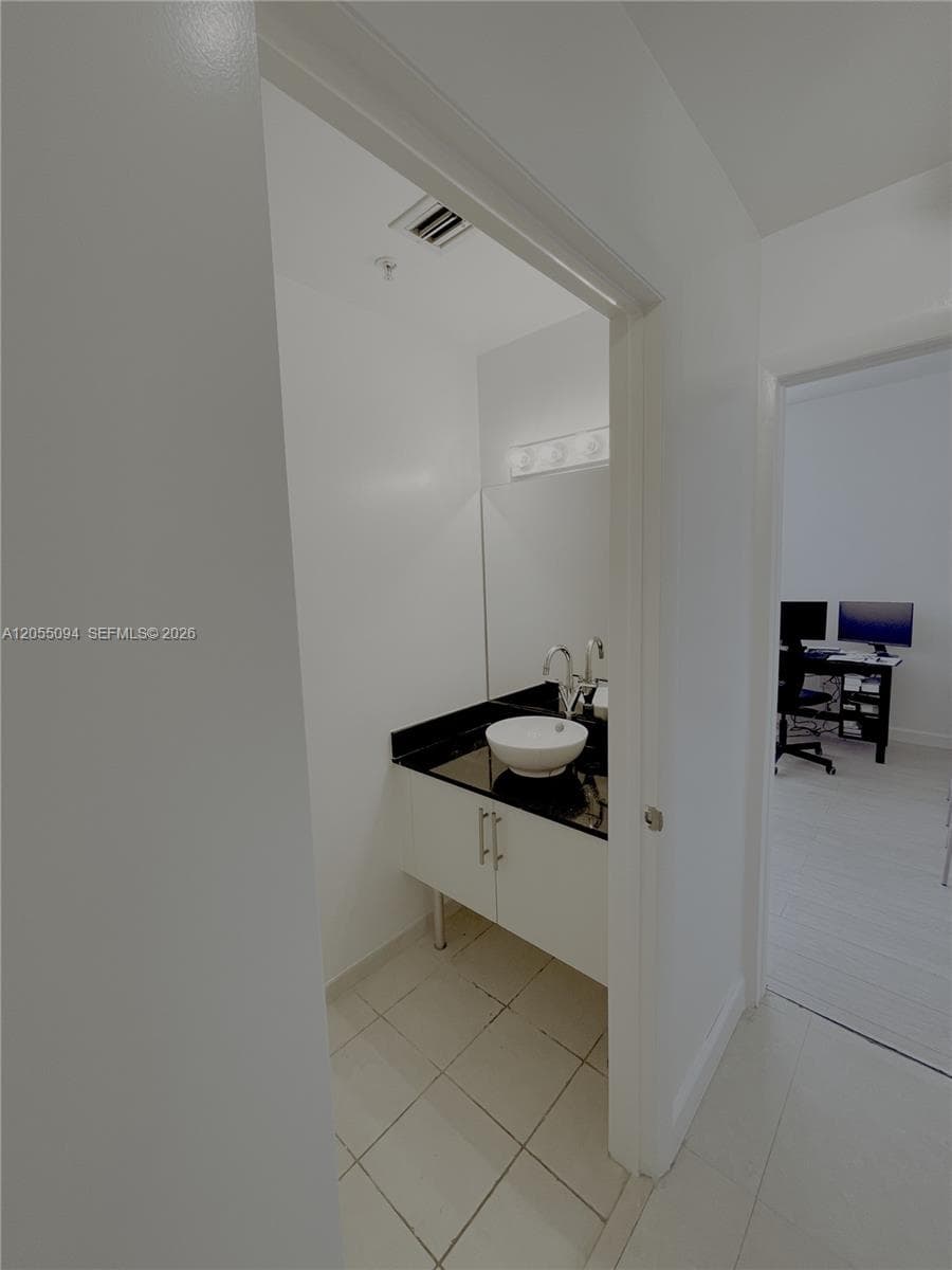 31 SE 5th St 3712 photo 10