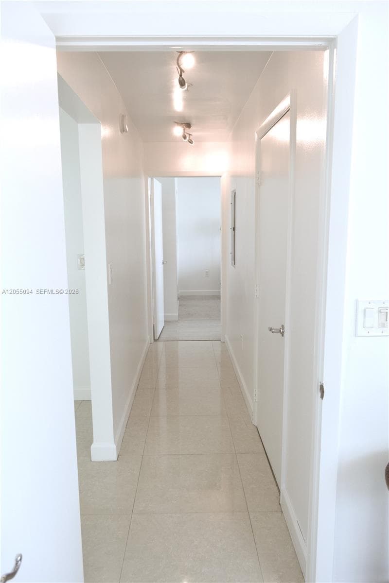 31 SE 5th St 3712 photo 11