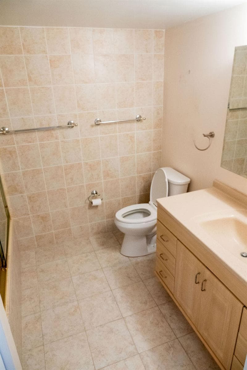 200 LESLIE Drive 819 photo 20