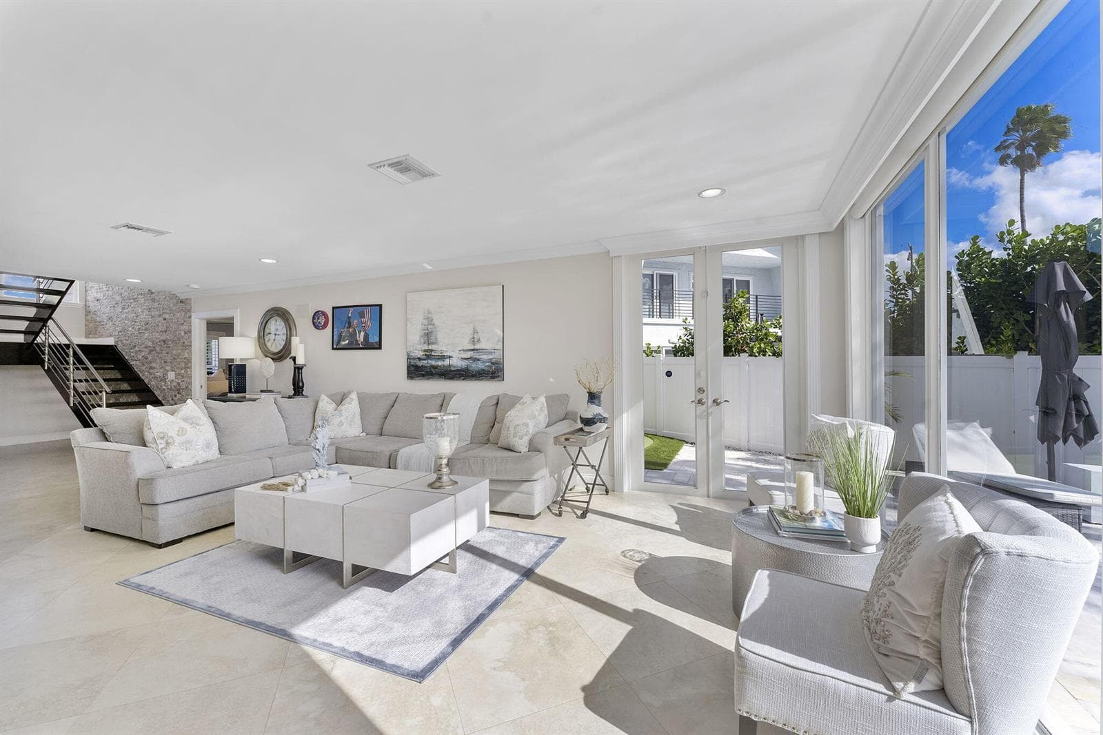 910 JASMINE Drive photo 6