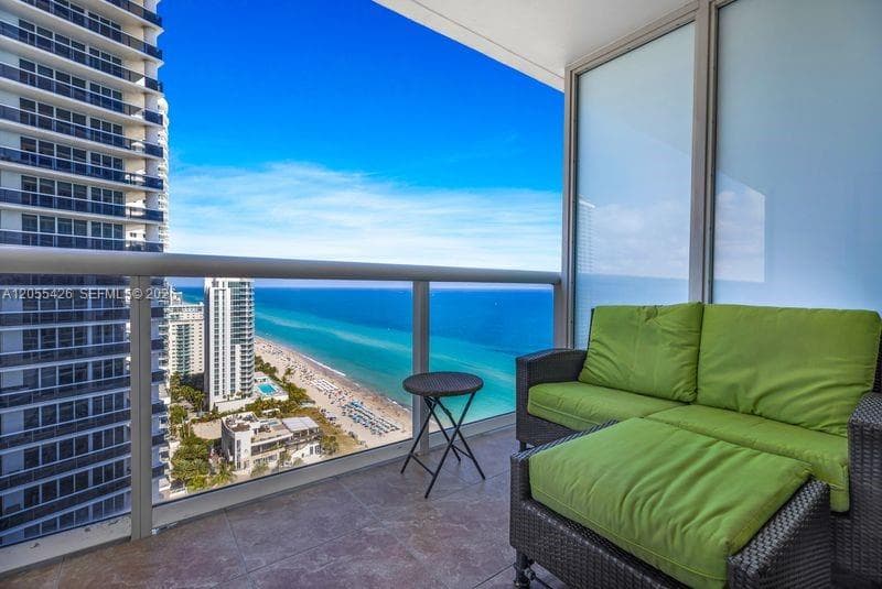 1830 S Ocean Dr 2609 photo 1