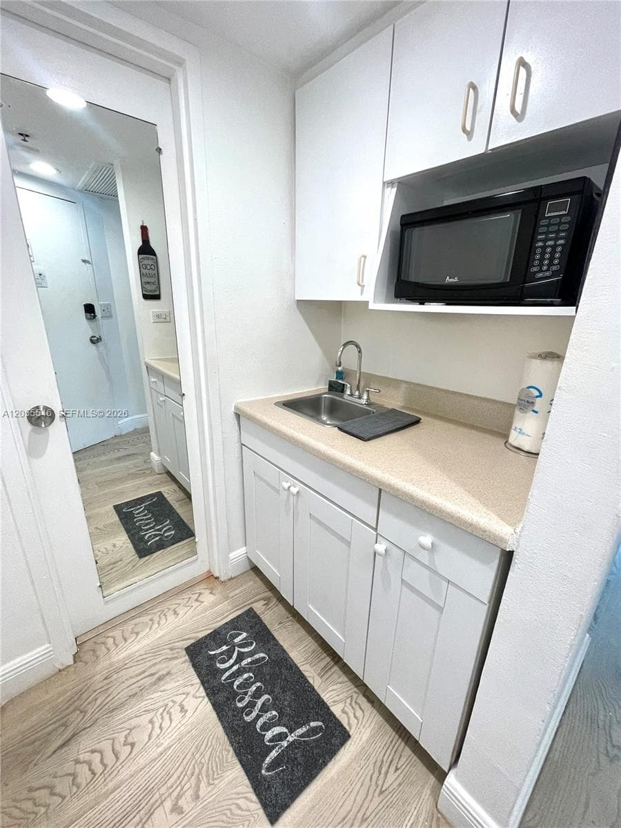 5445 Collins Ave 1515 photo 17
