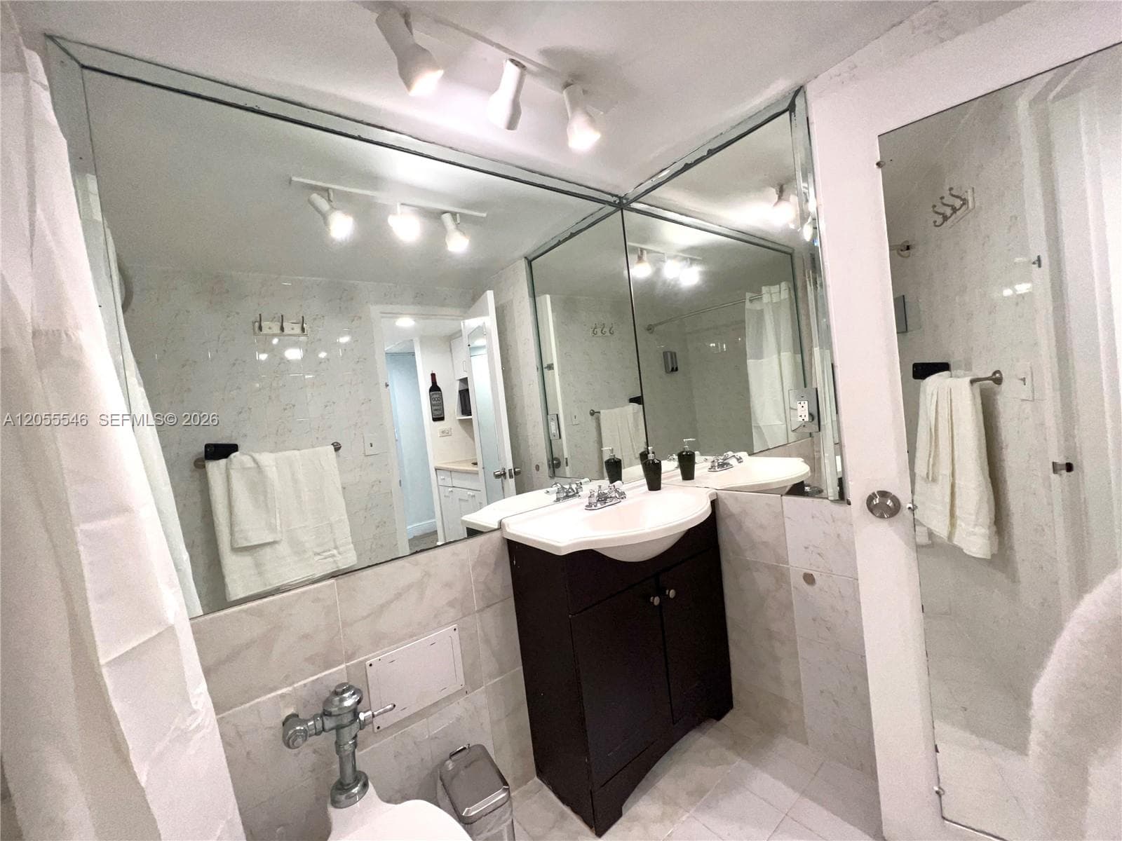5445 Collins Ave 1515 photo 15