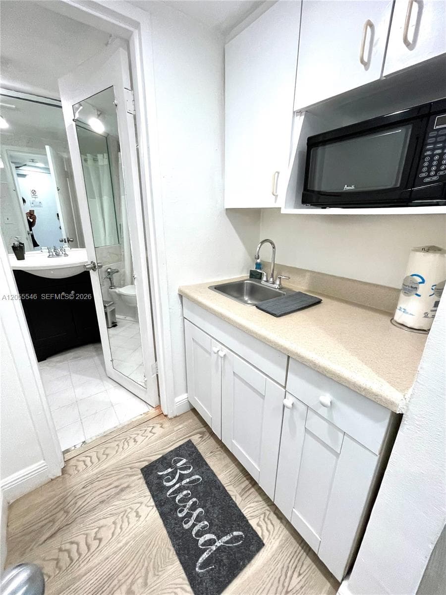 5445 Collins Ave 1515 photo 19