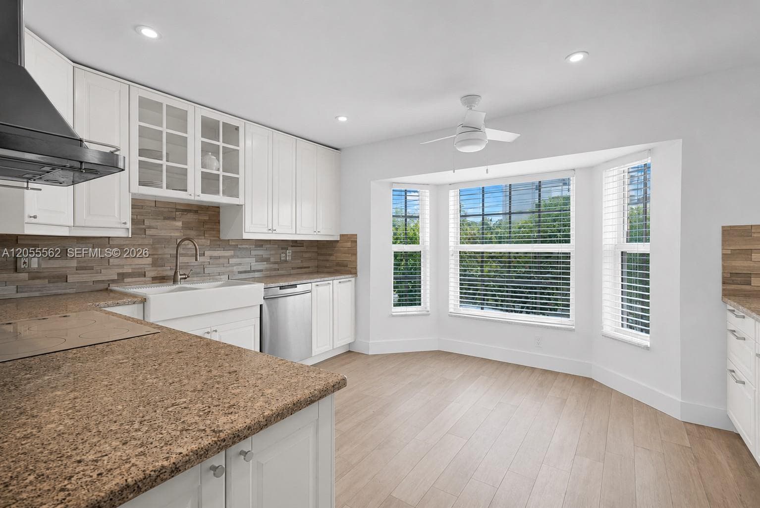 4234 N Ocean Dr photo 16