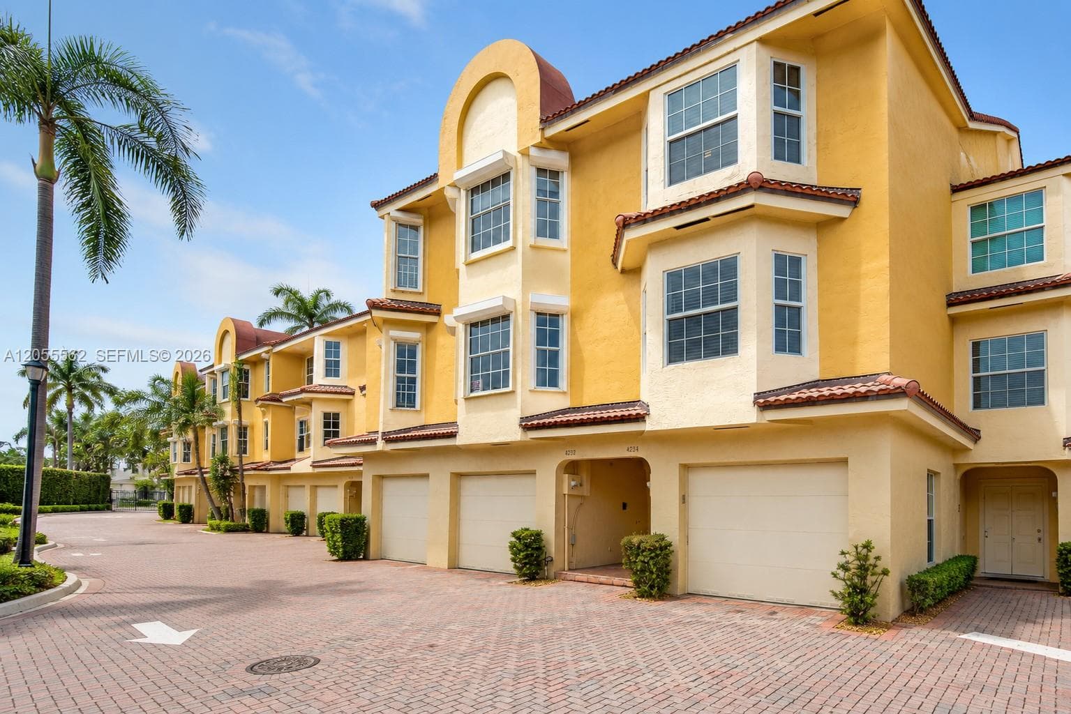 4234 N Ocean Dr photo 8