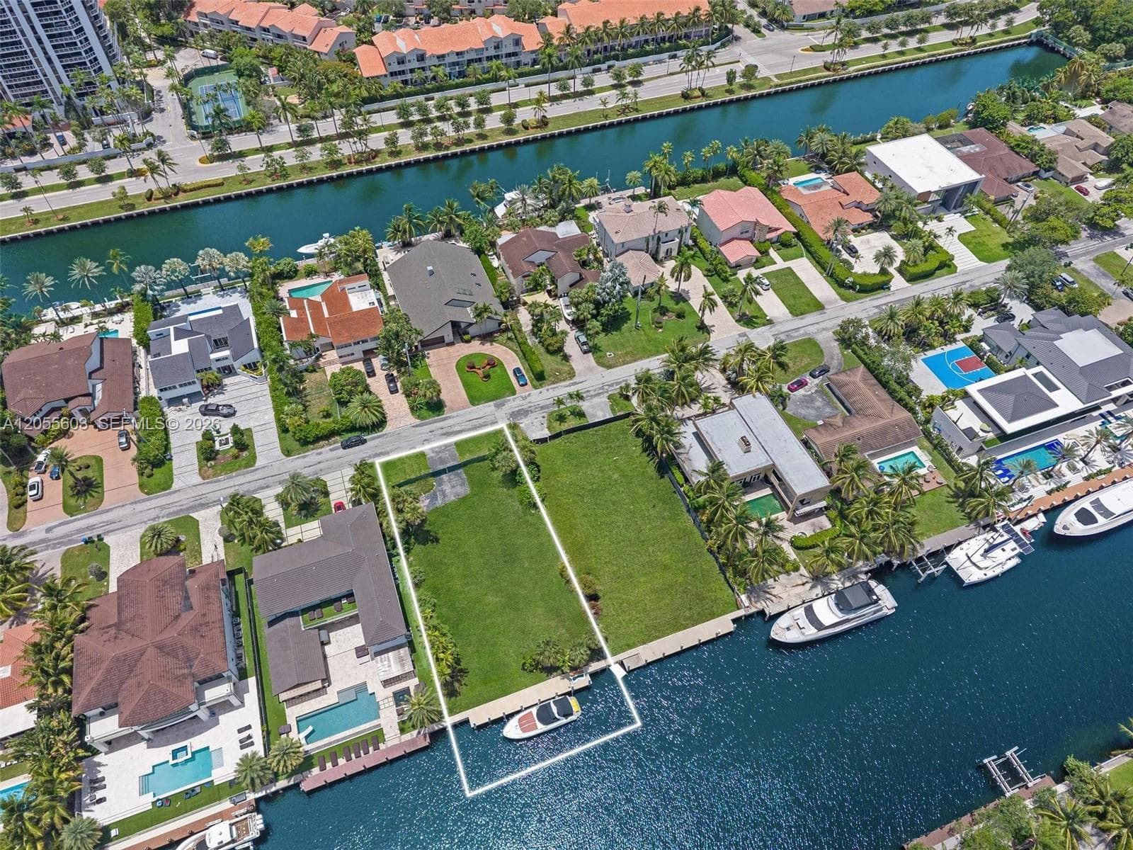 460 Holiday Dr photo 6