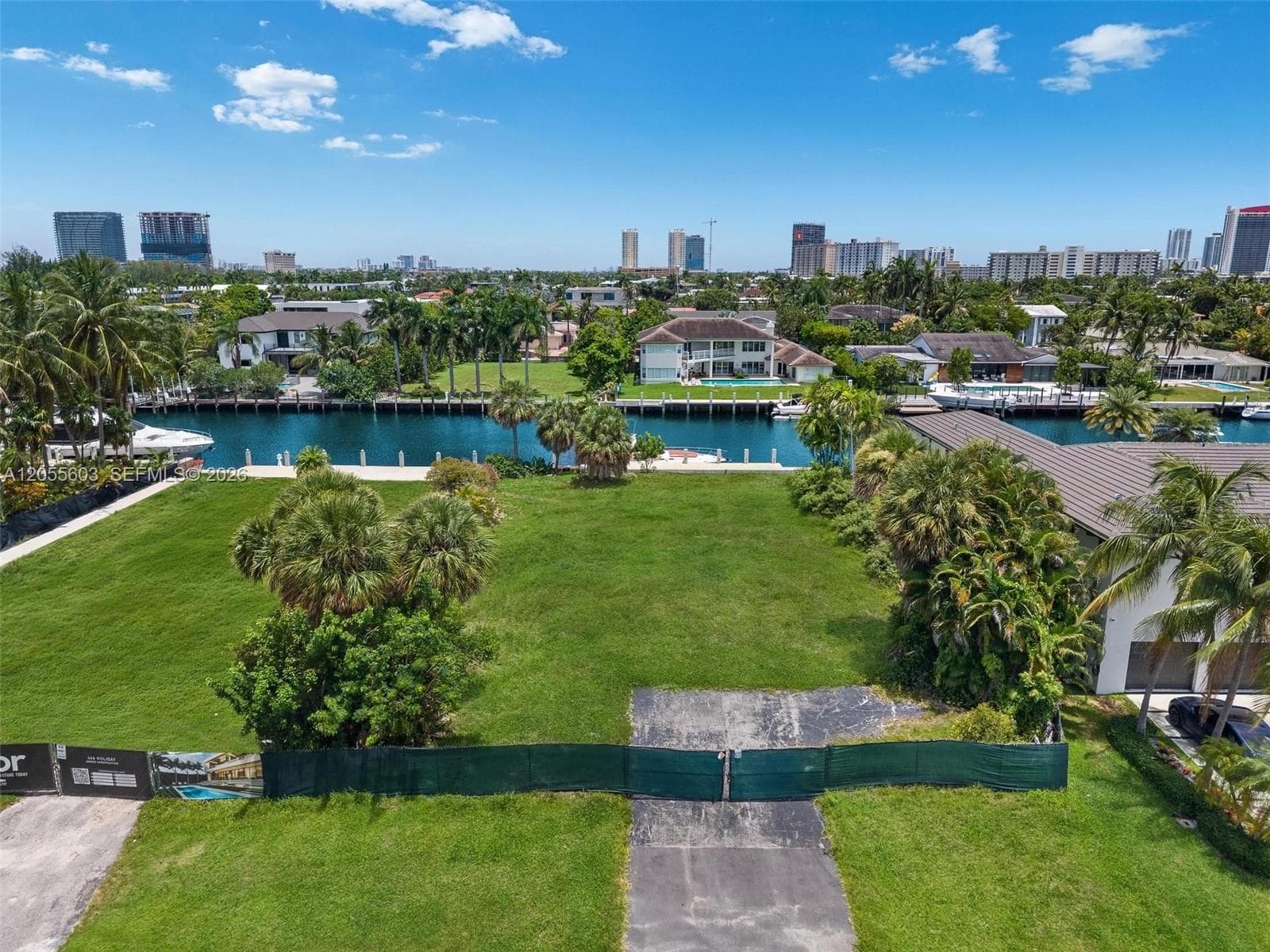 460 Holiday Dr photo 3