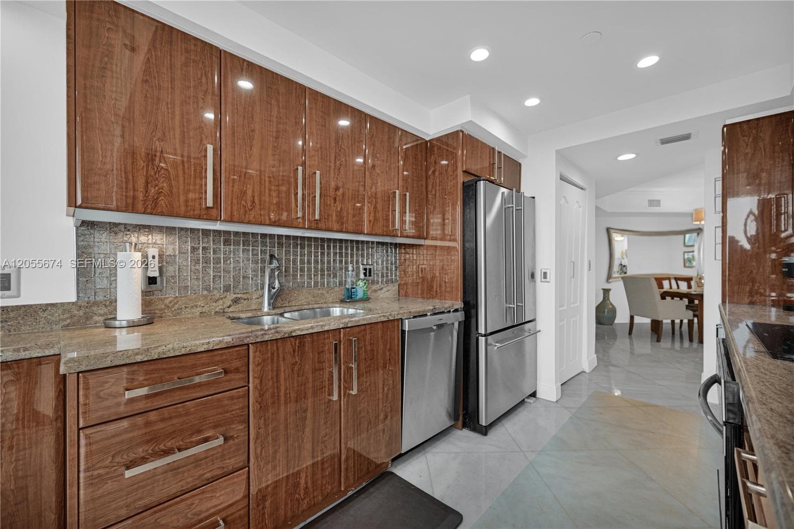 3000 Island Blvd 505 photo 25