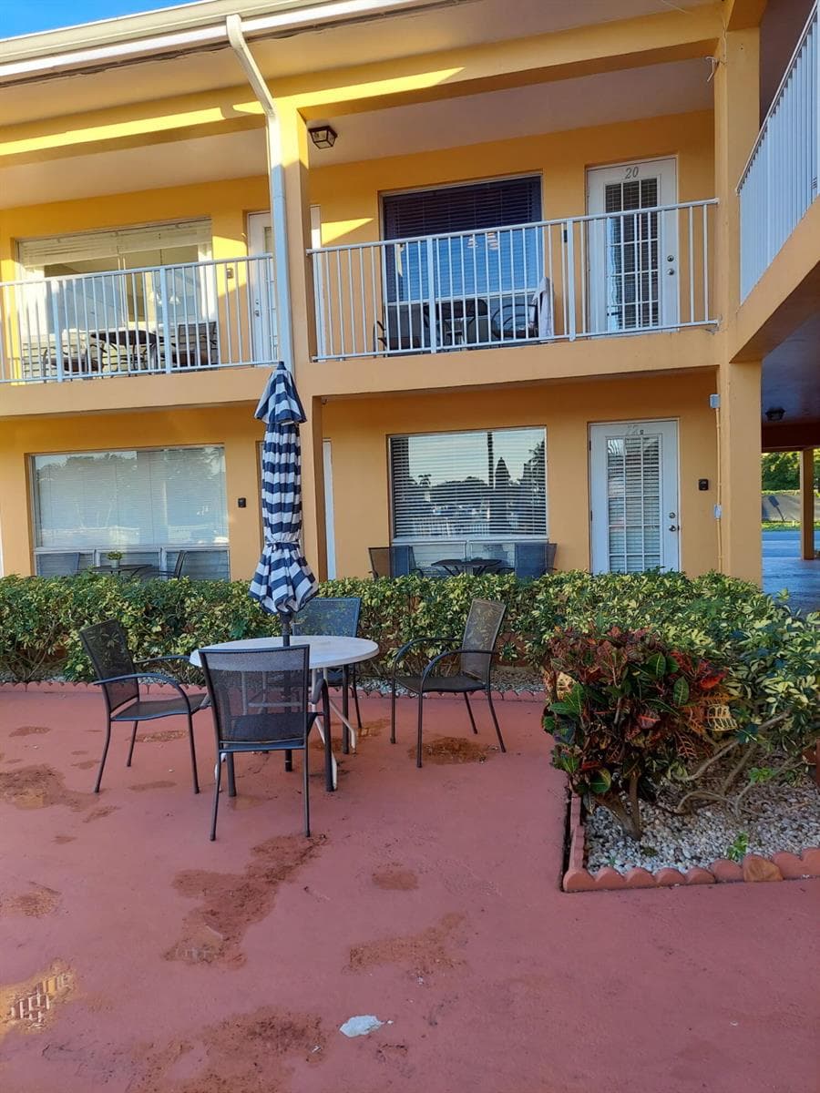 605 N Riverside Drive 12A photo 2