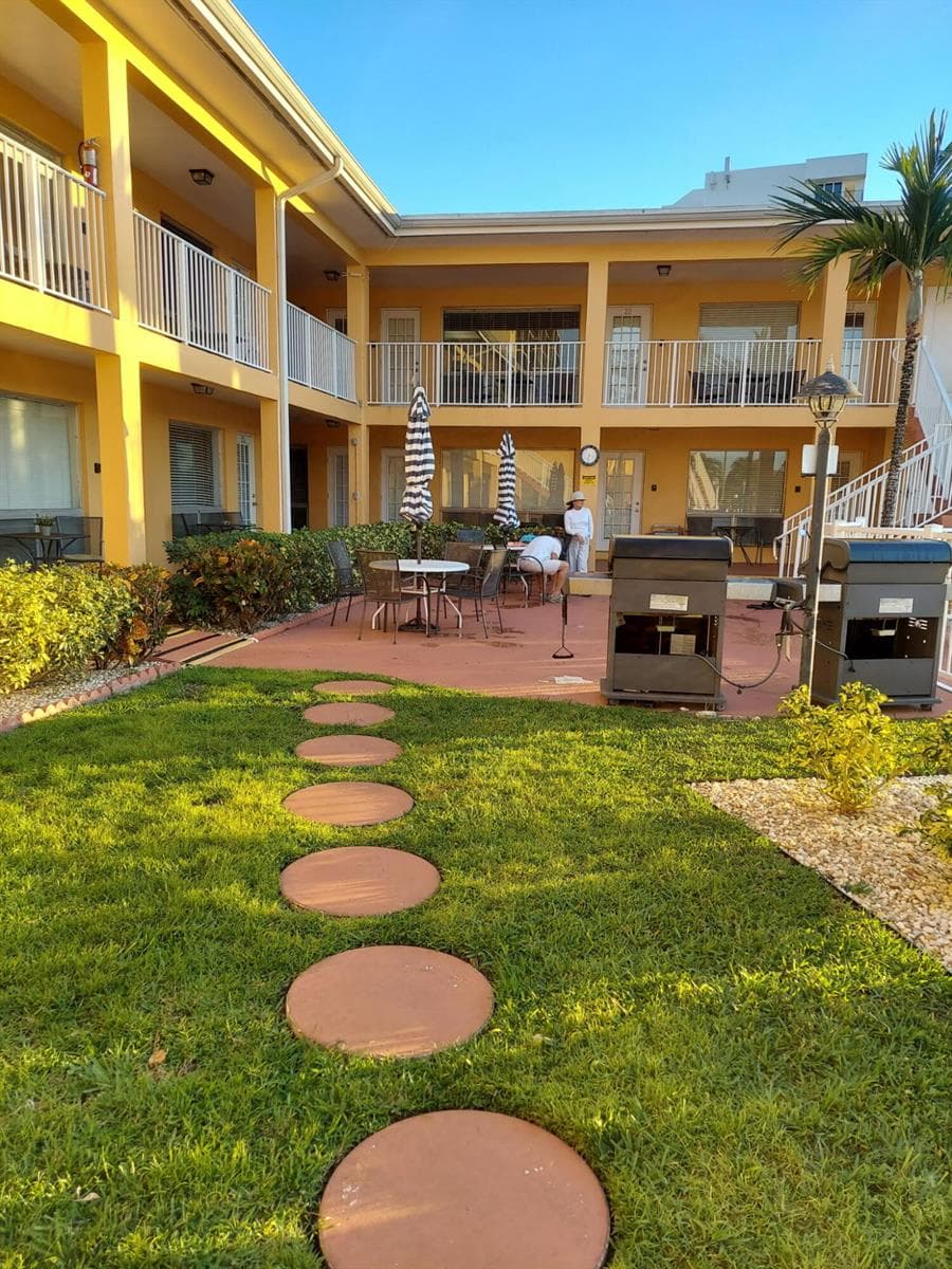605 N Riverside Drive 12A photo 3