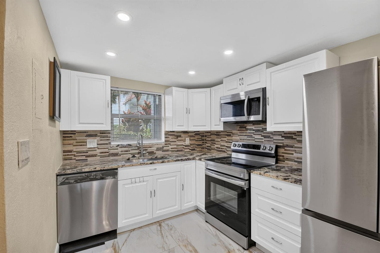 2101 W Woolbright Road J107 photo 7