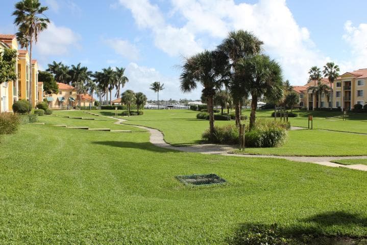 160 YACHT CLUB Way 210 photo 12