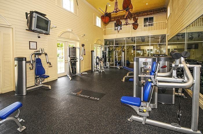 160 YACHT CLUB Way 210 photo 15