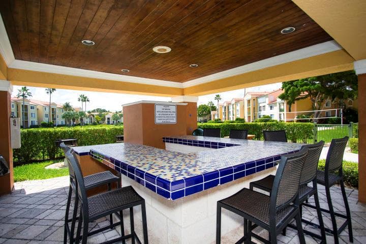160 YACHT CLUB Way 210 photo 21