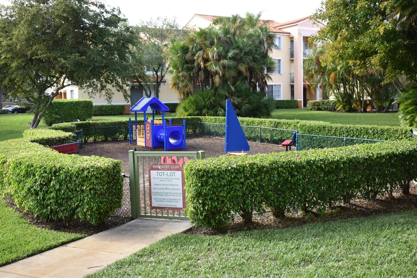 160 YACHT CLUB Way 210 photo 8