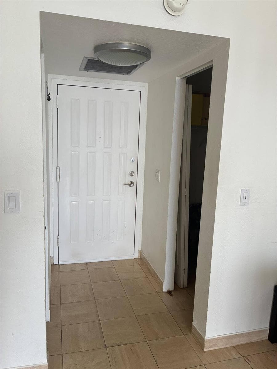 400 LESLIE Drive 502 photo 12