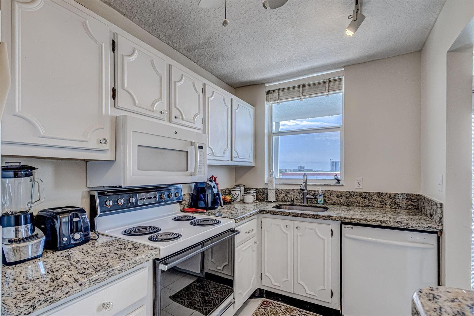 108 Paradise Harbour Boulevard 512 photo 13