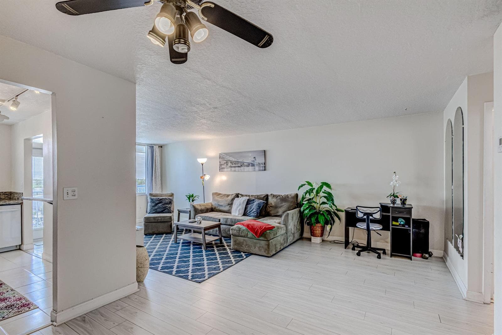 108 Paradise Harbour Boulevard 512 photo 9