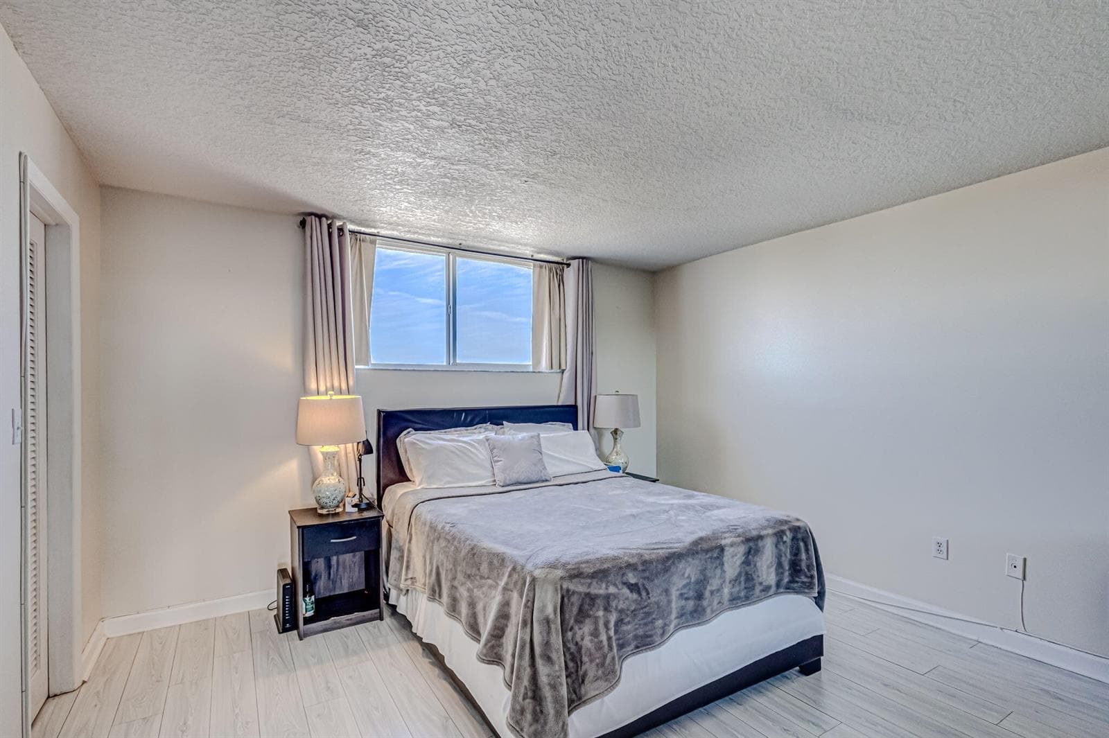 108 Paradise Harbour Boulevard 512 photo 11