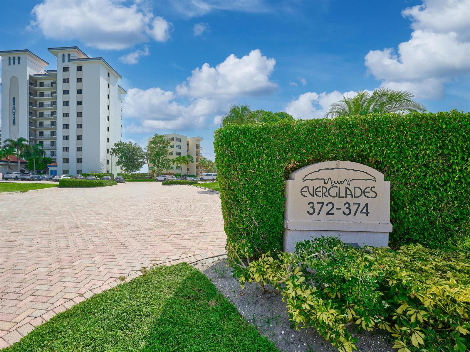 374 Golfview Road 106 photo 2