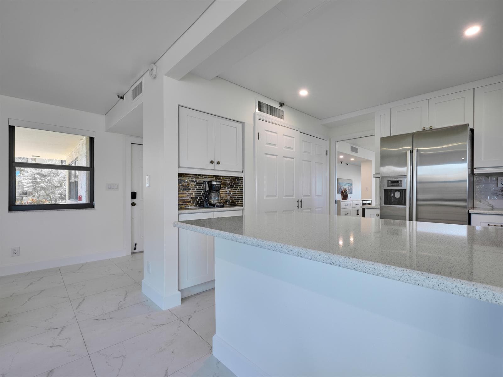 374 Golfview Road 106 photo 16