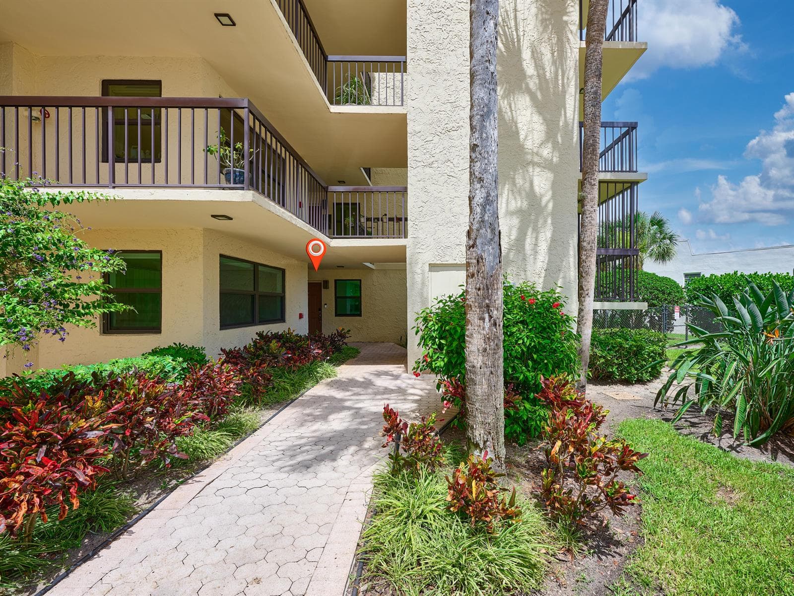 374 Golfview Road 106 photo 4