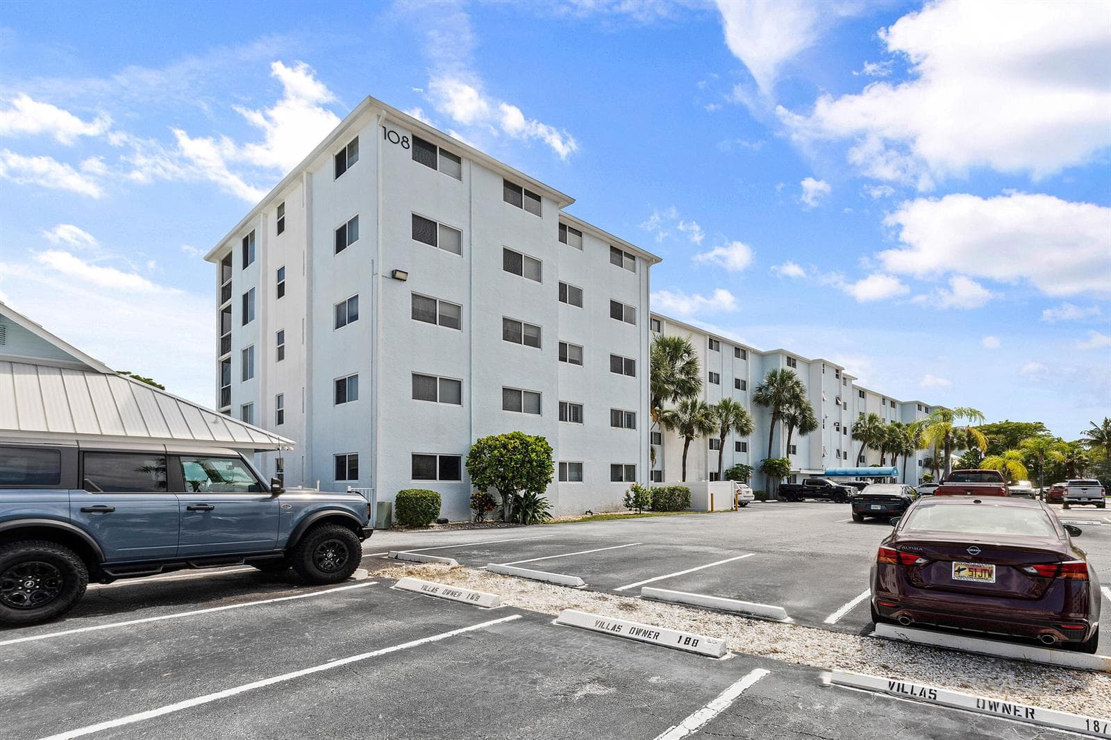 108 Paradise Harbour Boulevard 107 photo 2