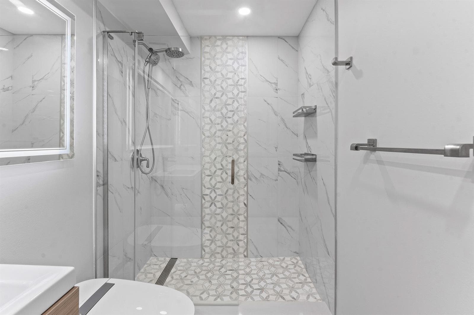 108 Paradise Harbour Boulevard 107 photo 22