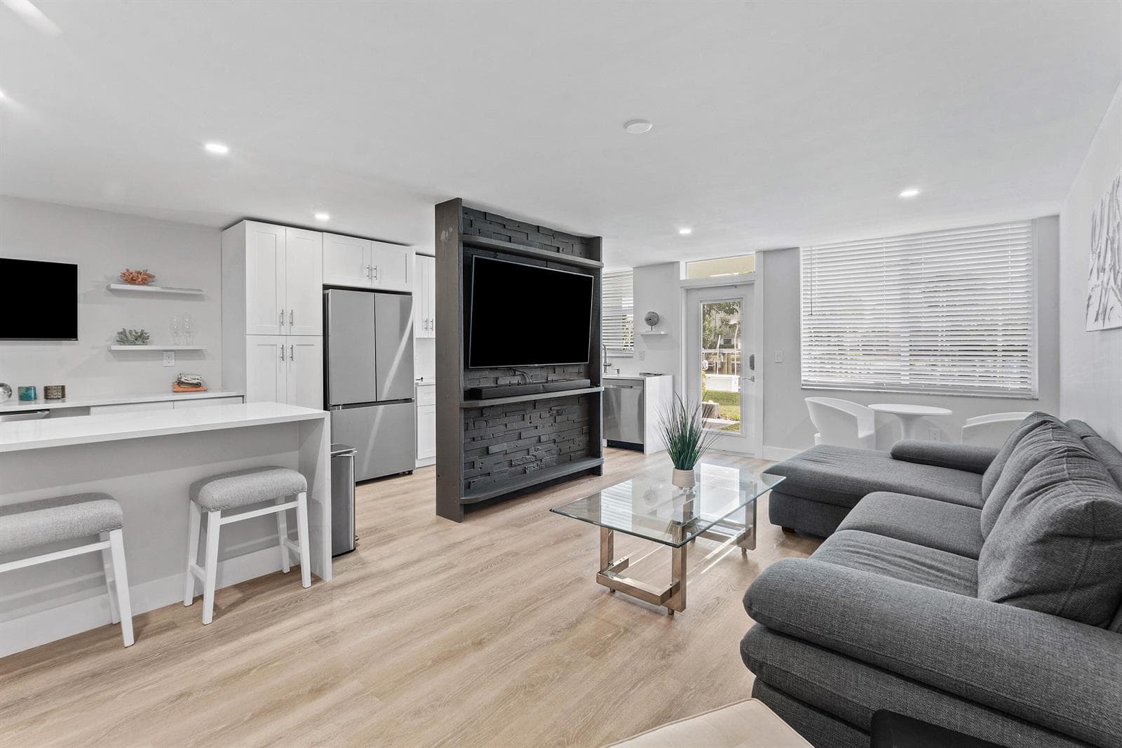 108 Paradise Harbour Boulevard 107 photo 9