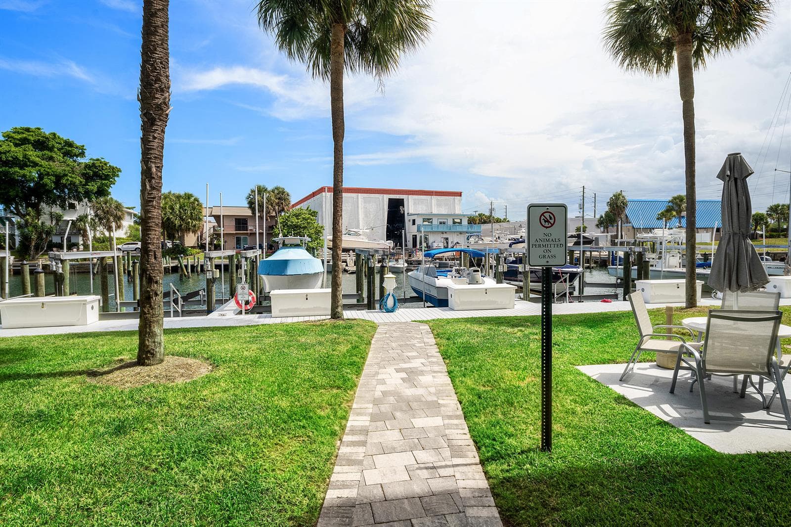 108 Paradise Harbour Boulevard 107 photo 24