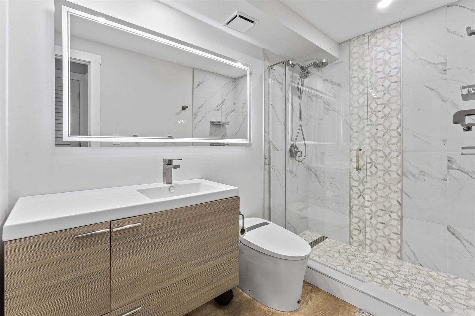 108 Paradise Harbour Boulevard 107 photo 21