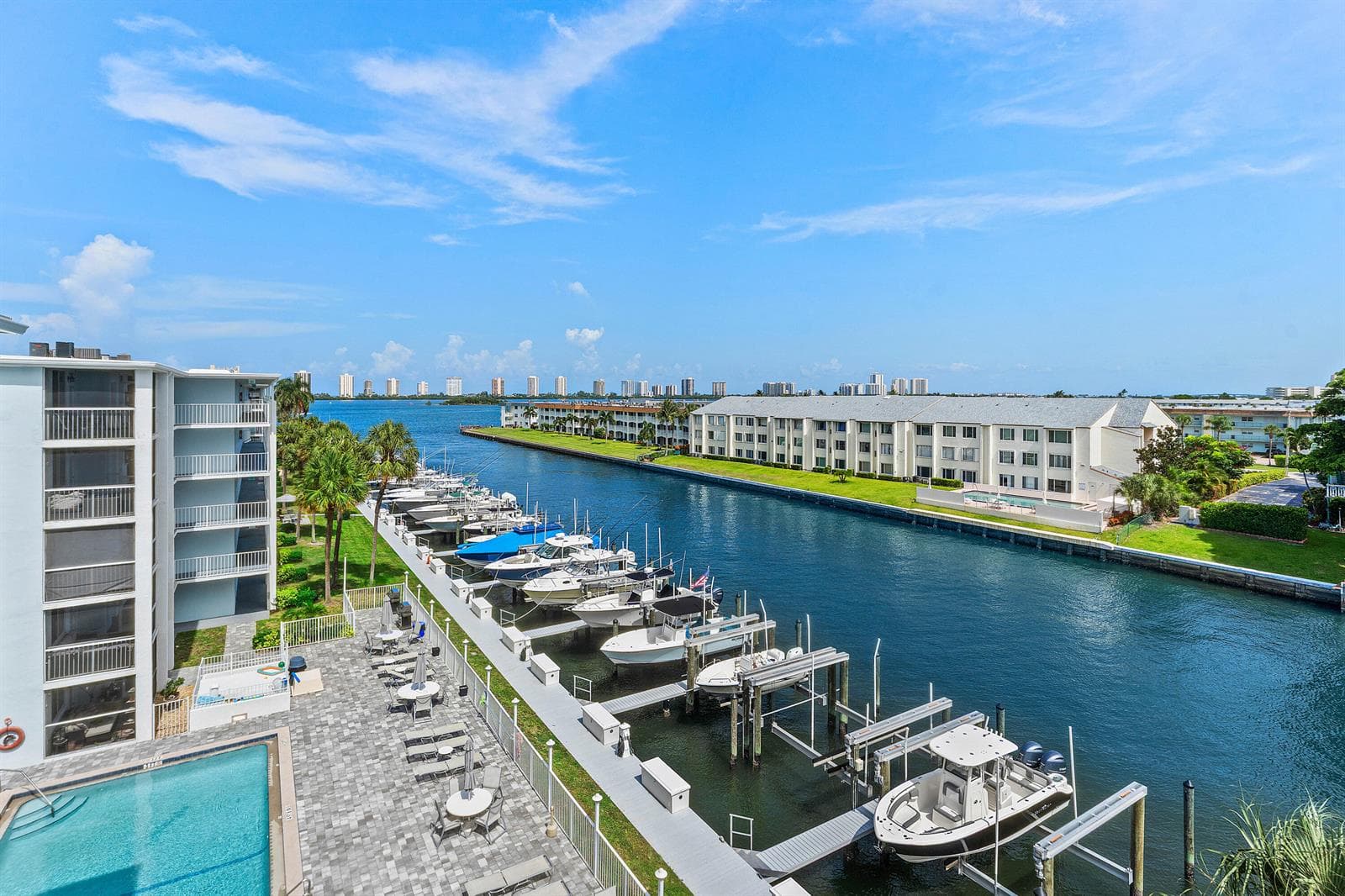 108 Paradise Harbour Boulevard 502 photo 3
