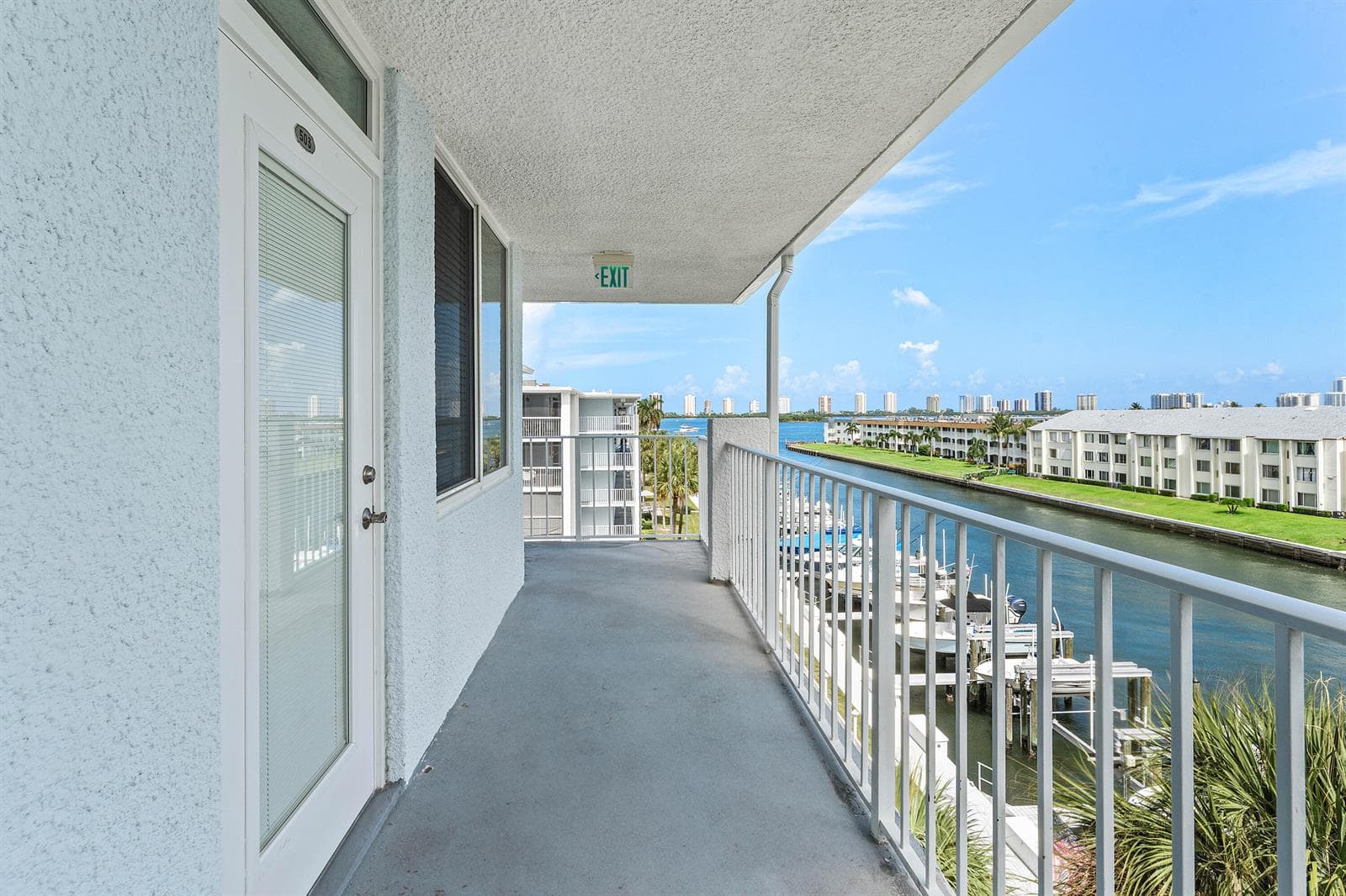 108 Paradise Harbour Boulevard 502 photo 1