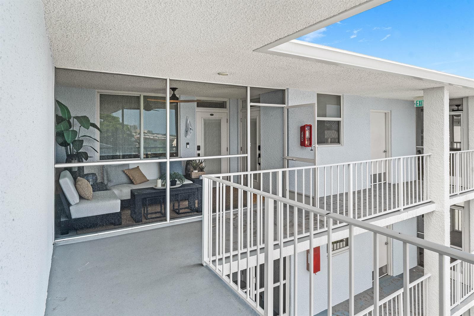 108 Paradise Harbour Boulevard 502 photo 4