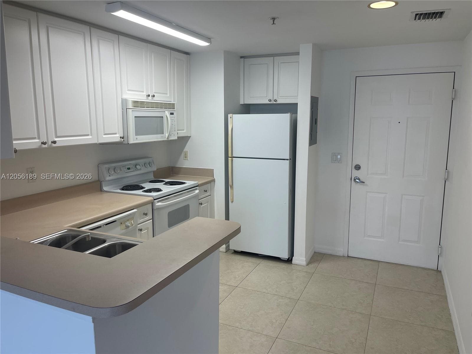 255 Evernia St 616 photo 2