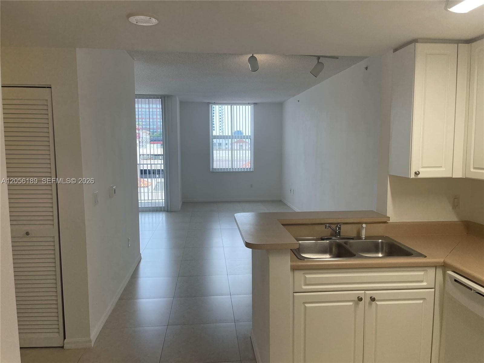 255 Evernia St 616 photo 3