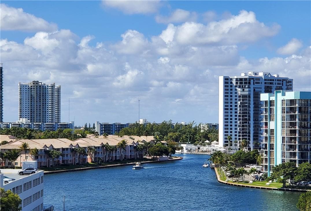 3725 S Ocean Drive photo 2