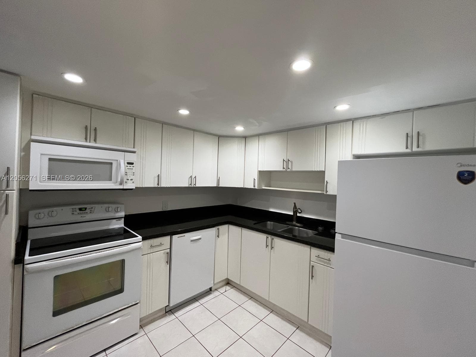 2025 NE 164 St 408 photo 6