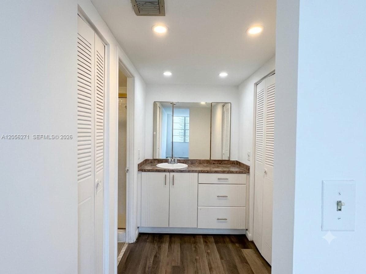 2025 NE 164 St 408 photo 11