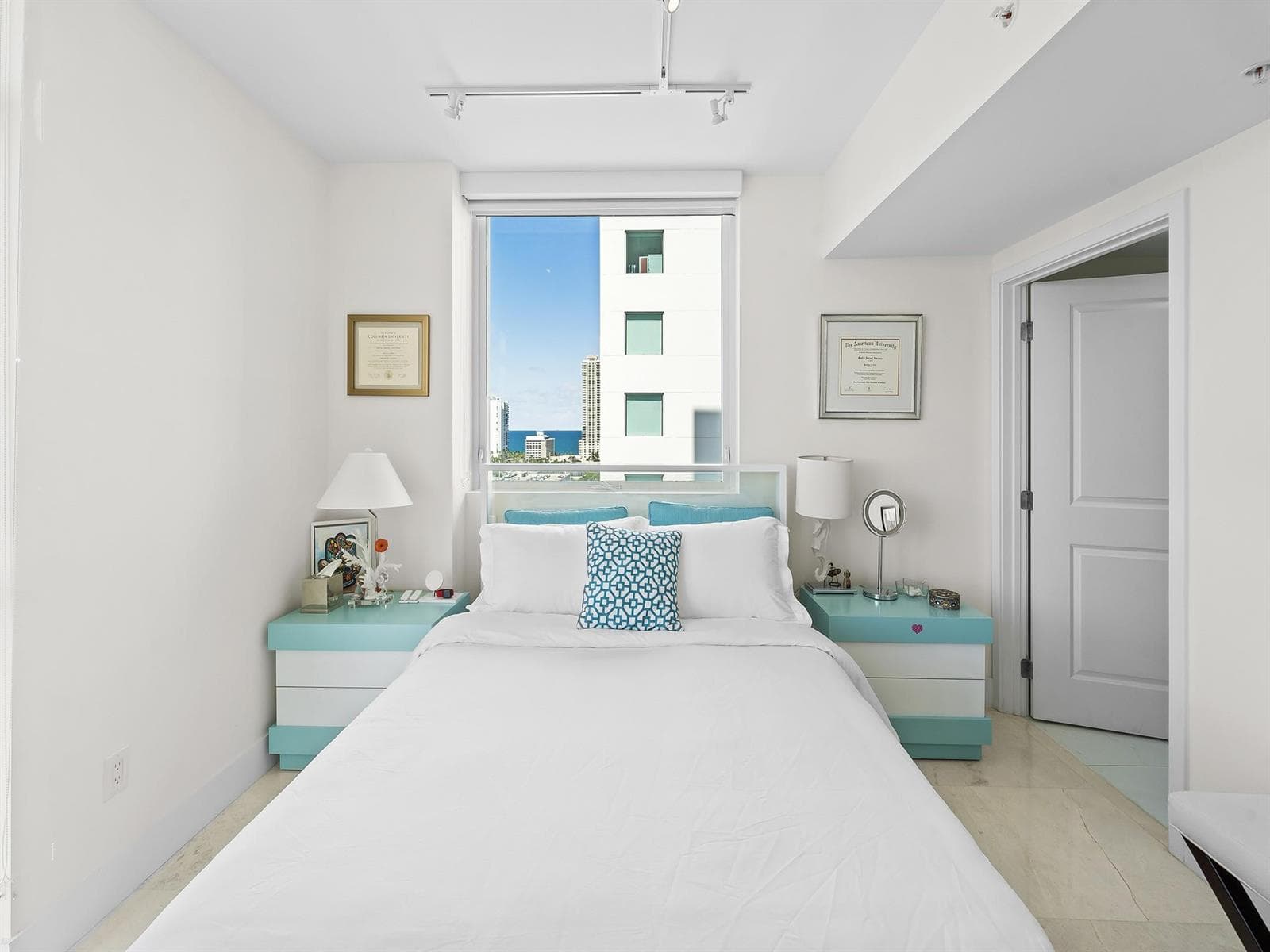 400 SUNNY ISLES Boulevard 1608 photo 18