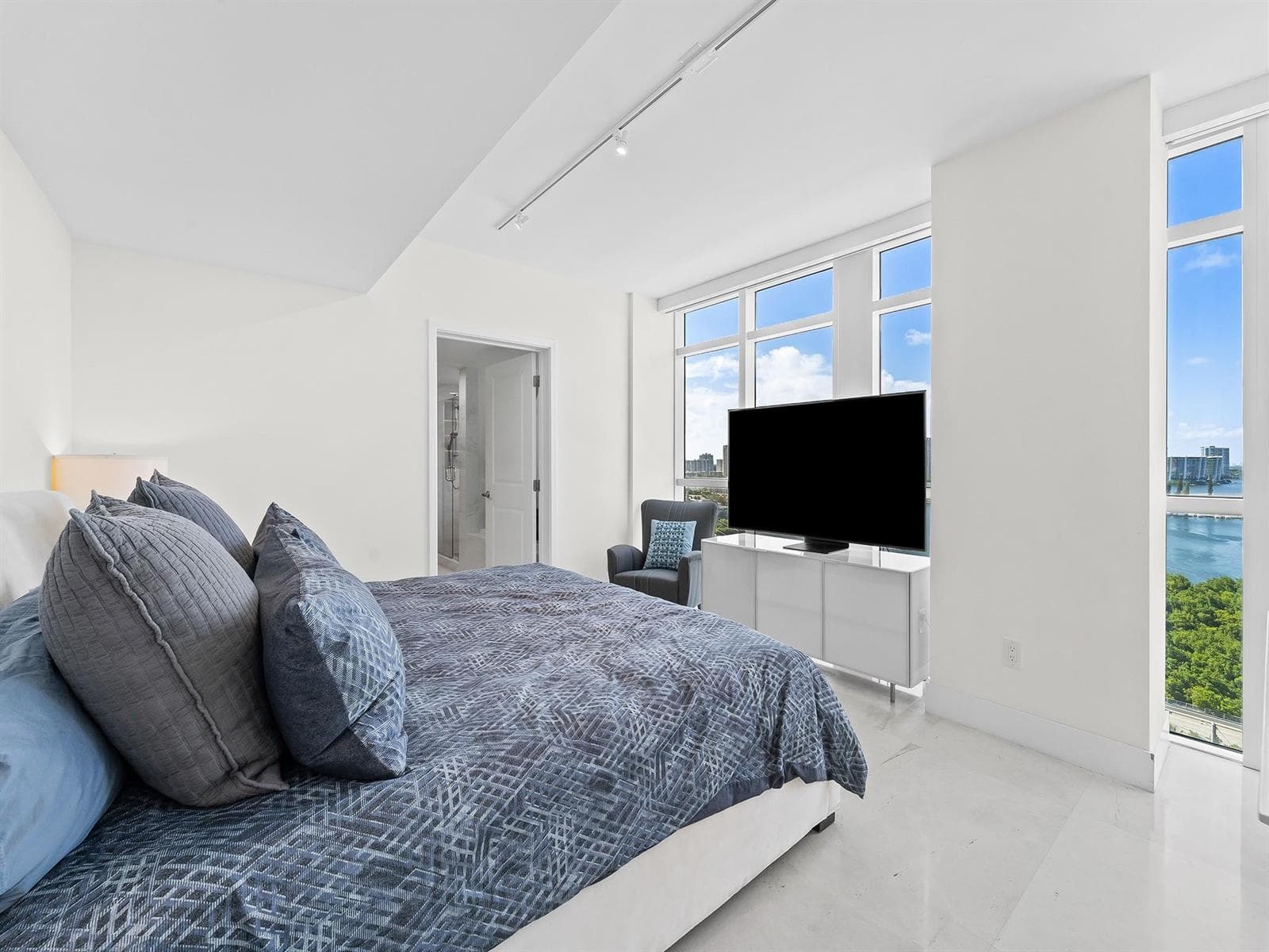 400 SUNNY ISLES Boulevard 1608 photo 19