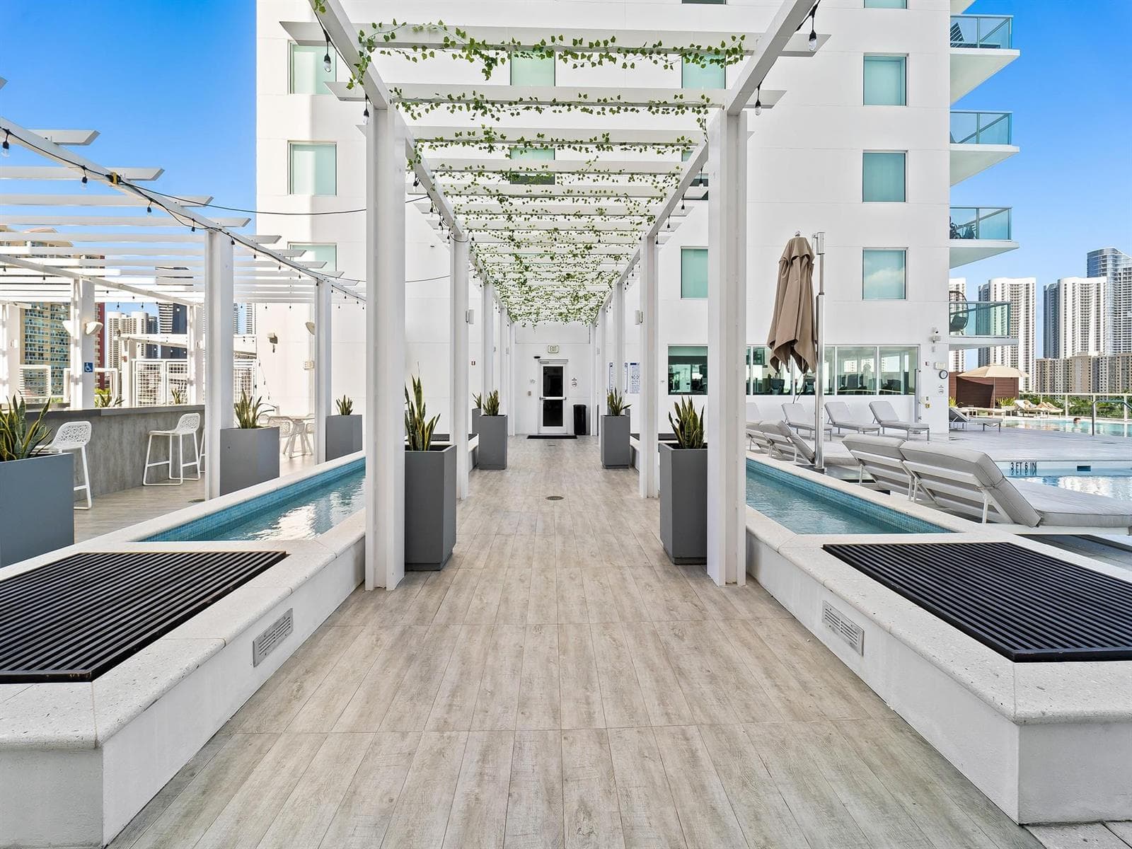 400 SUNNY ISLES Boulevard 1608 photo 25