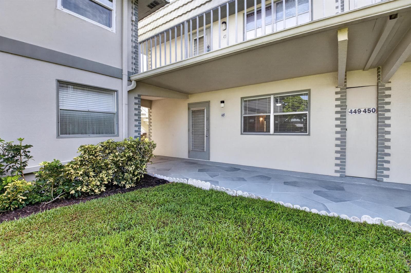 449 MONACO J photo 2