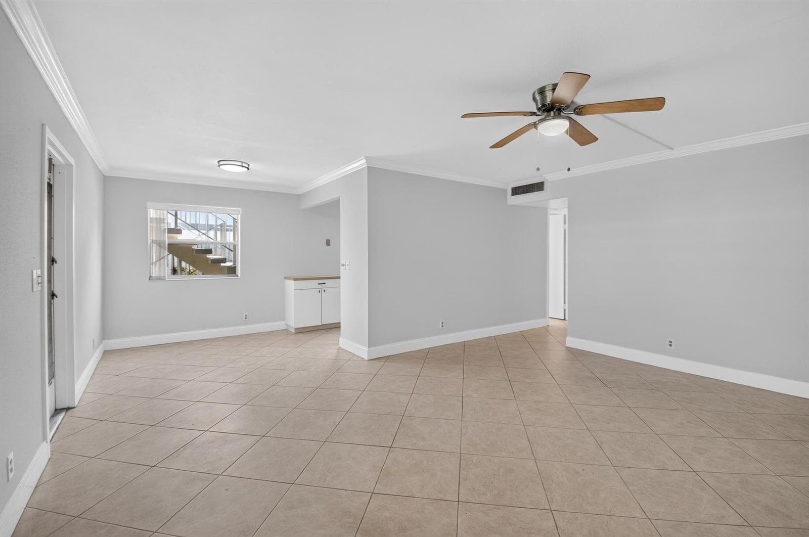 449 MONACO J photo 6