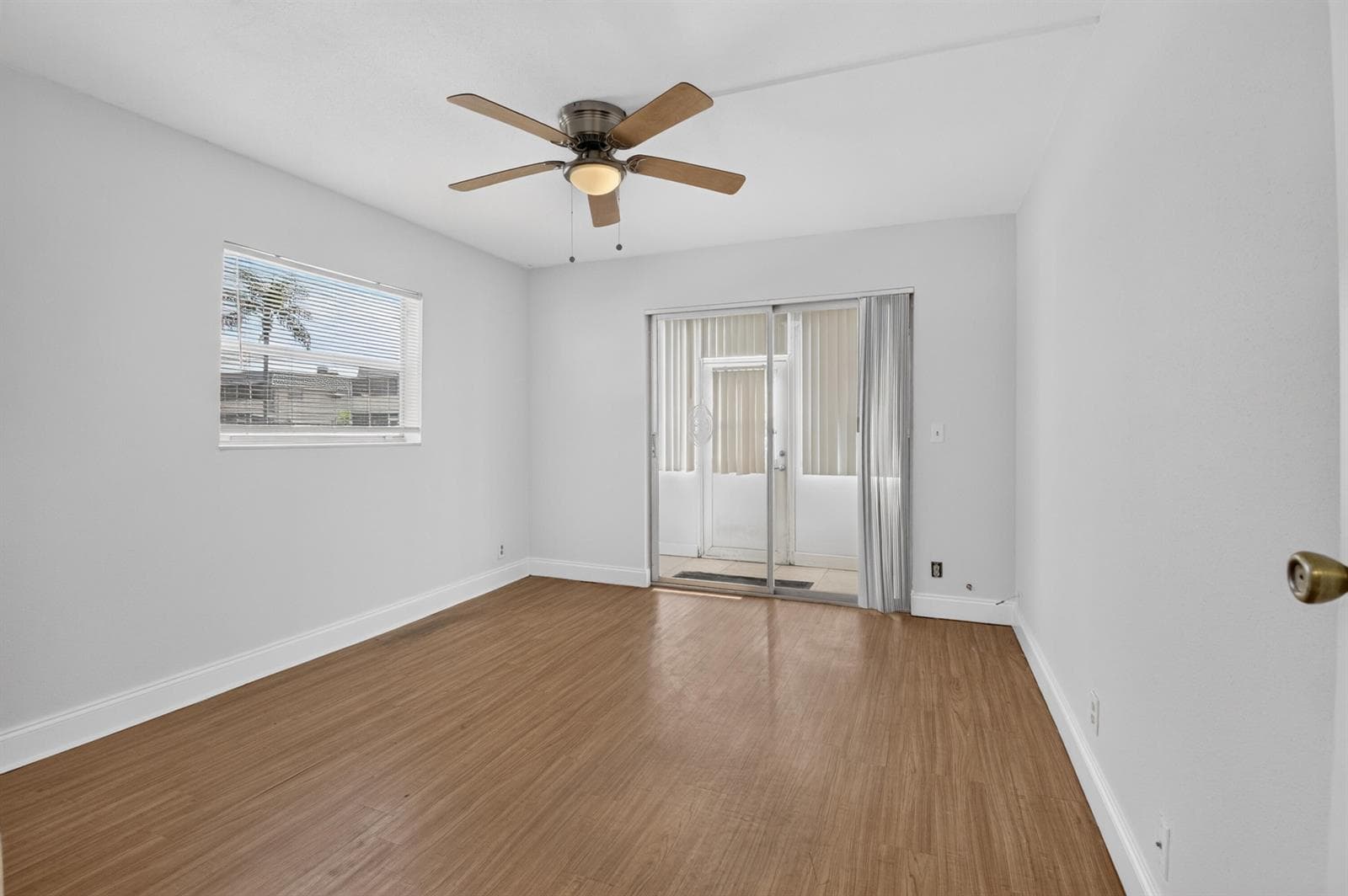 449 MONACO J photo 16