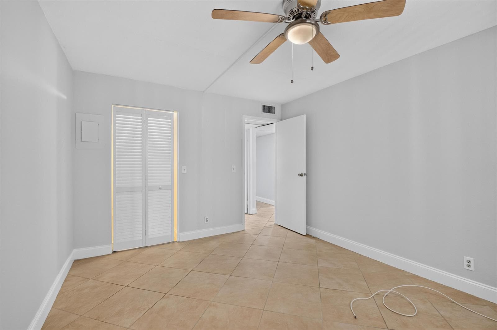 449 MONACO J photo 12