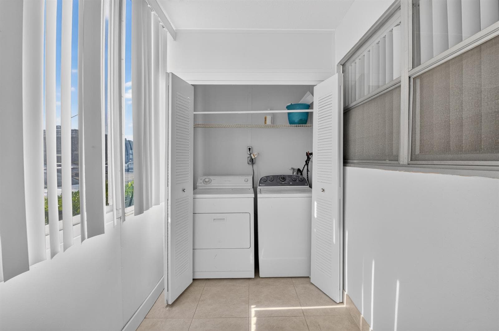 449 MONACO J photo 20