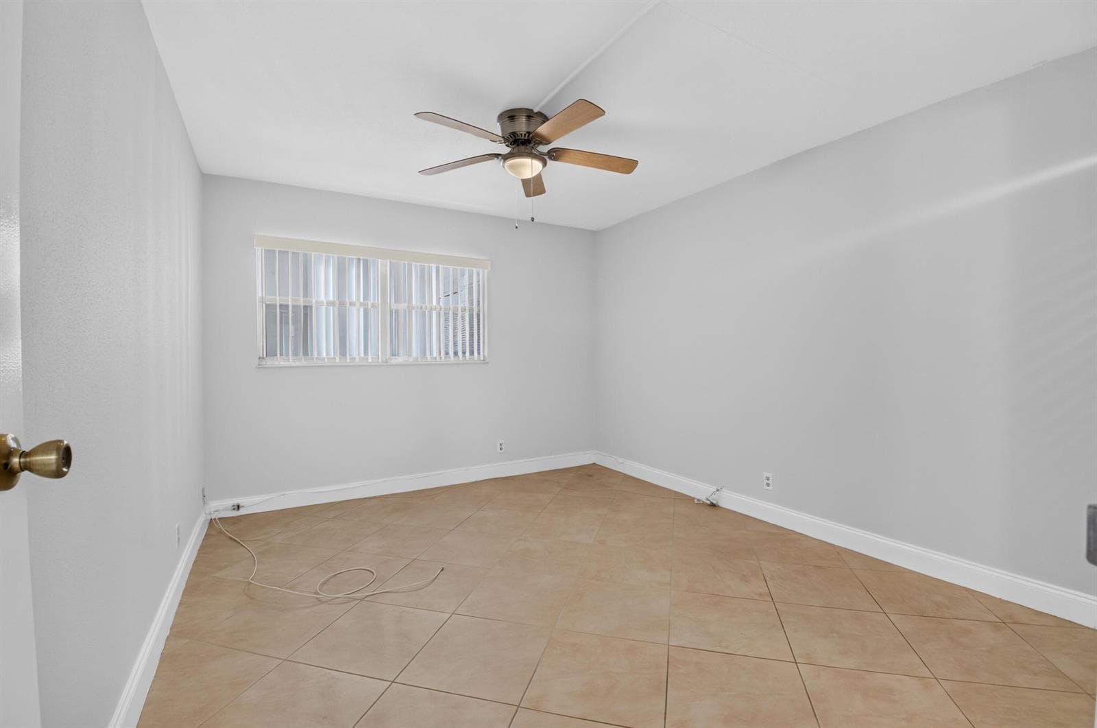 449 MONACO J photo 11