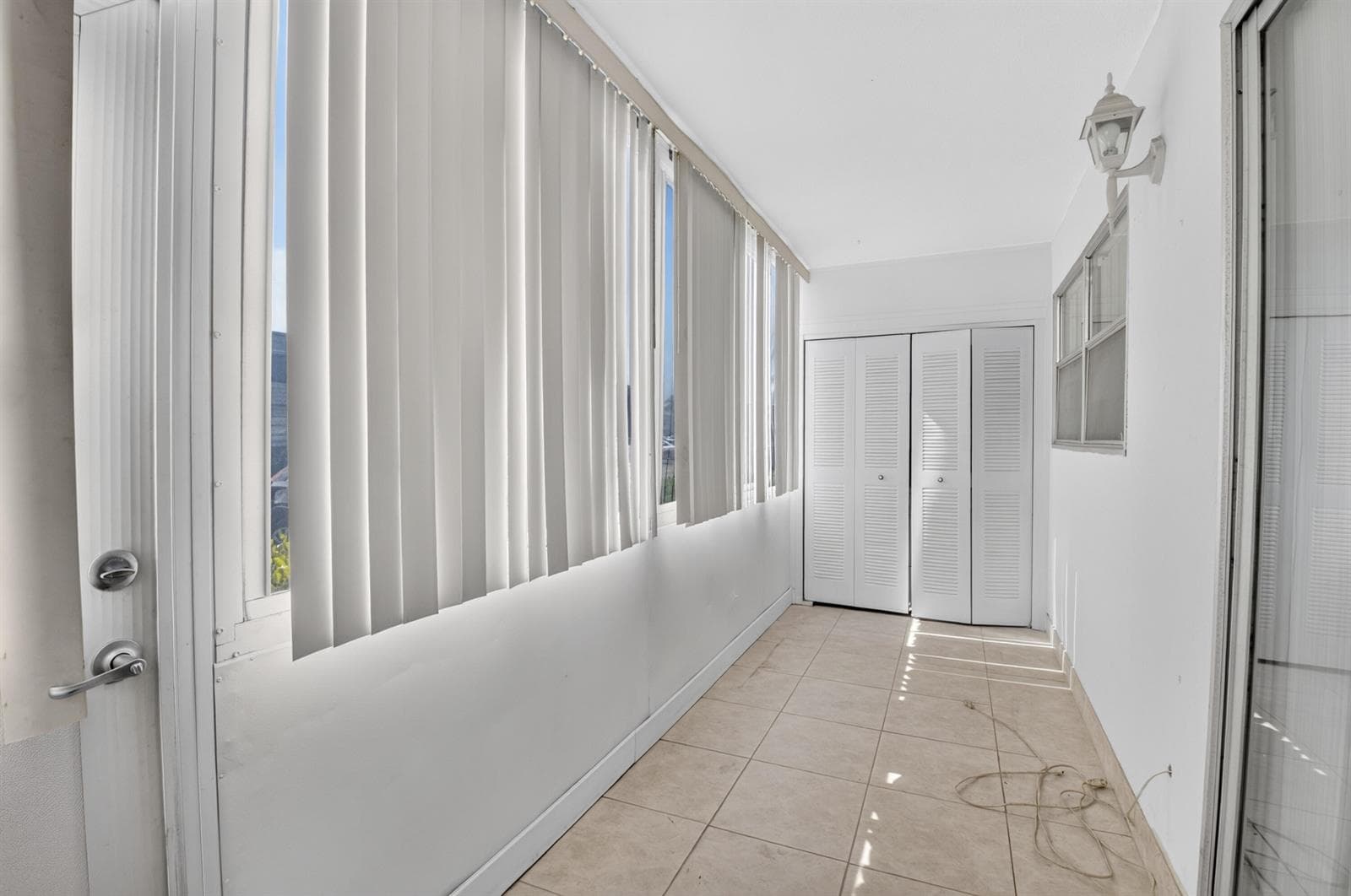 449 MONACO J photo 19